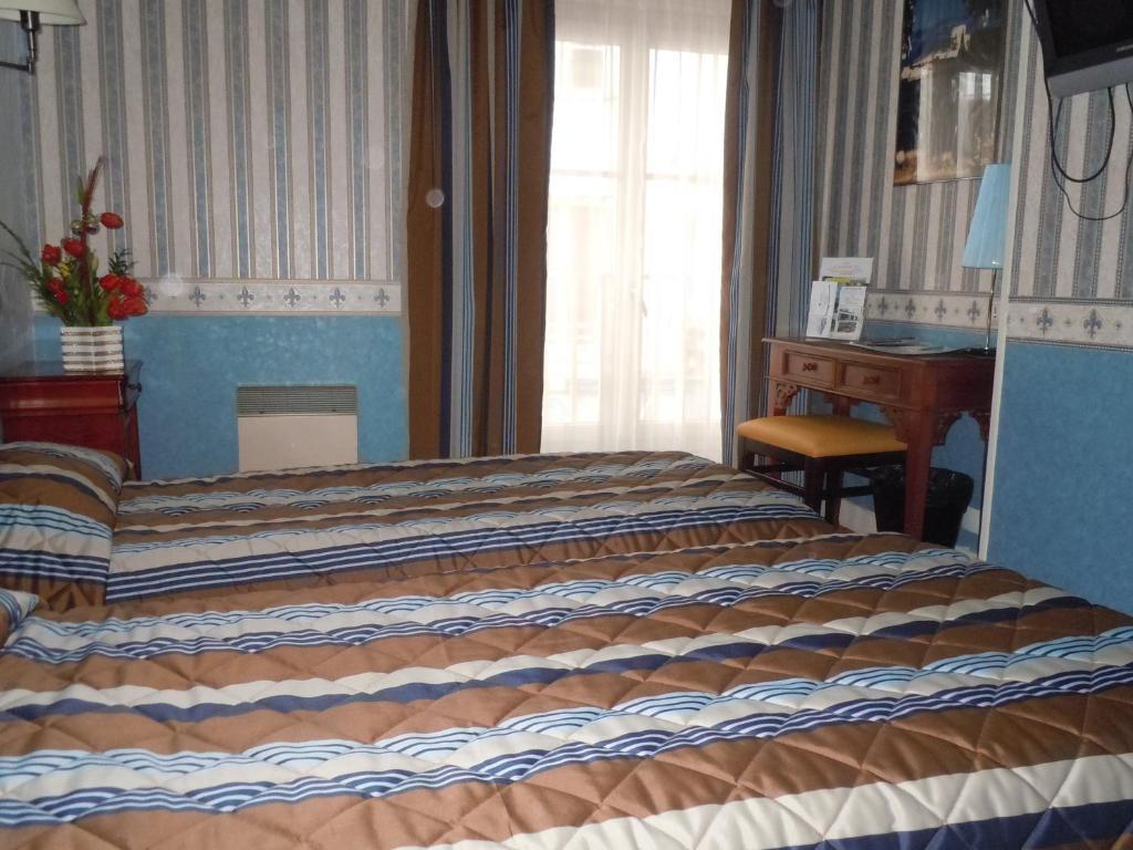 Отель La Croix Blanche Монришар Номер фото